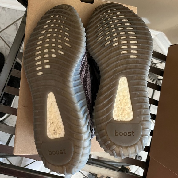 Adidas Yeezy Boost 350 v2 Beluga 2.0 size 8 9/10 condition - Picture 4 of 5